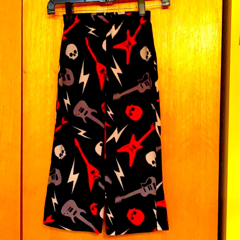 Boy’s size 6 fleece pajama pants black red gray skull electric guitar lightning